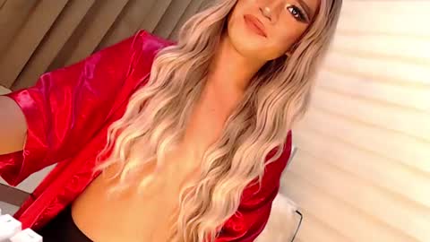 Snapshot of velvet_fux chatting on February 1, 12:51 am Richy will make you fall in love online show from February 1, 12:51 am