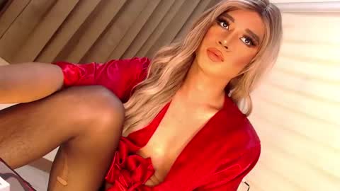 Snapshot of velvet_fux chatting on February 3, 7:00 pm Richy will make you fall in love online show from February 3, 7:00 pm