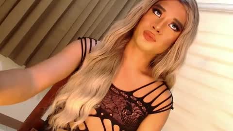 Snapshot of velvet_fux chatting on February 6, 2:26 pm Richy will make you fall in love online show from February 6, 2:26 pm