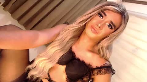 Snapshot of velvet_fux chatting on February 19, 12:46 am Richy will make you fall in love online show from February 19, 12:46 am