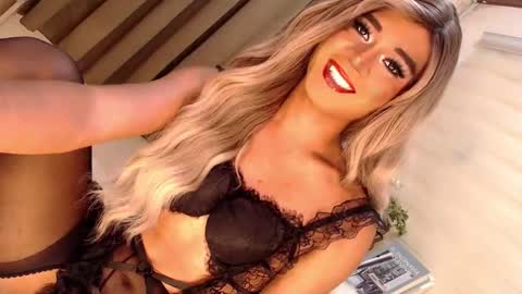 Snapshot of velvet_fux chatting on February 22, 5:46 pm Richy will make you fall in love online show from February 22, 5:46 pm