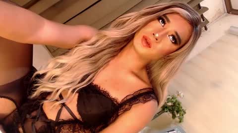 Snapshot of velvet_fux chatting on February 26, 7:38 pm Richy will make you fall in love online show from February 26, 7:38 pm