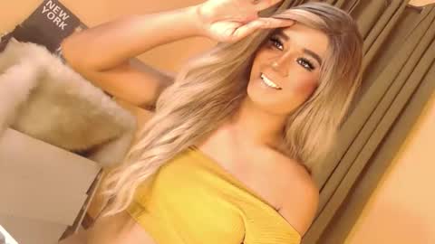 Snapshot of velvet_fux chatting on September 9, 6:07 pm Richy will make you fall in love online show from September 9, 6:07 pm