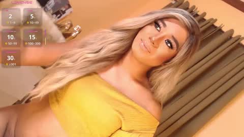 Snapshot of velvet_fux chatting on September 12, 2:11 am Richy will make you fall in love online show from September 12, 2:11 am