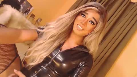 Snapshot of velvet_fux chatting on September 13, 2:44 am Richy will make you fall in love online show from September 13, 2:44 am