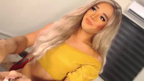 Snapshot of velvet_fux chatting on October 6, 10:29 pm Richy will make you fall in love online show from October 6, 10:29 pm