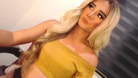 Snapshot of velvet_fux chatting on November 13, 11:09 am Richy will make you fall in love online show from November 13, 11:09 am