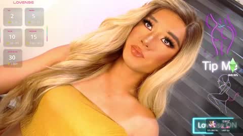 Snapshot of velvet_fux chatting on December 19, 3:24 am Richy will make you fall in love online show from December 19, 3:24 am