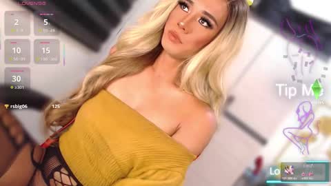 Snapshot of velvet_fux chatting on March 8, 3:21 am Richy will make you fall in love online show from March 8, 3:21 am