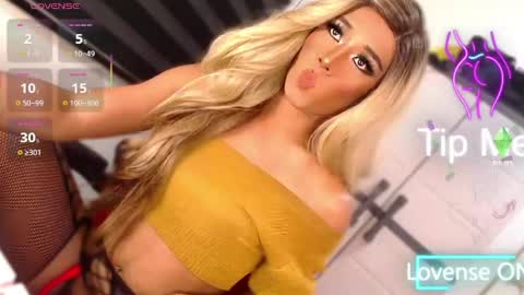 Snapshot of velvet_fux chatting on March 15, 1:39 pm Richy will make you fall in love online show from March 15, 1:39 pm