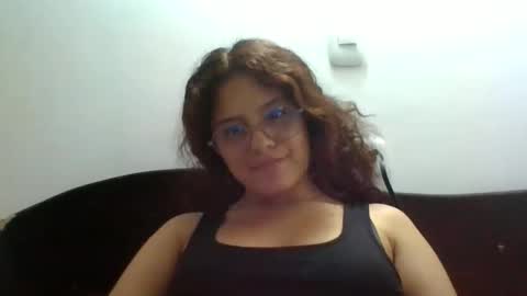Snapshot of velvet_moon_v chatting on May 26, 2:18 am velvet_moon_v online show from May 26, 2:18 am