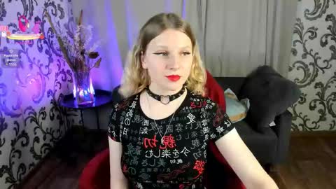 velvet_peach_ online show from October 19, 12:06 pm