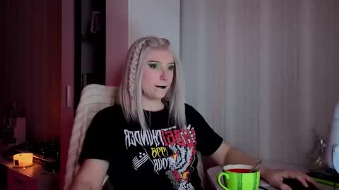 Violet online show from March 3, 9:04 am