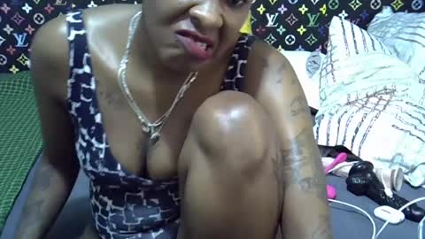 Snapshot of velvet_temptress chatting on July 14, 11:27 am velvet online show from July 14, 11:27 am