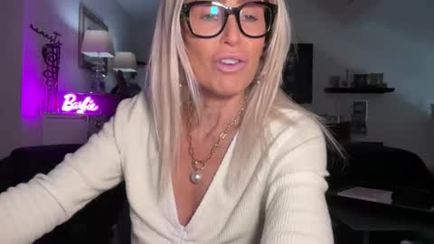 VelvetBarbie online show from February 25, 7:23 pm