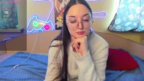 Snapshot of velvetgloww chatting on February 3, 6:40 am Violetta online show from February 3, 6:40 am