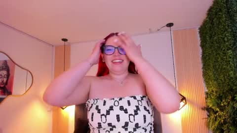 Snapshot of velvetscarlett chatting on April 4, 1:41 pm velvetscarlett online show from April 4, 1:41 pm