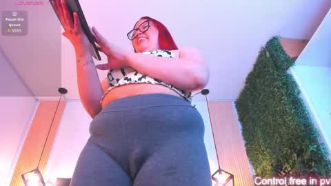 Snapshot of velvetscarlett chatting on April 17, 1:03 pm velvetscarlett online show from April 17, 1:03 pm