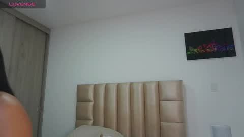 Snapshot of velvetsmith chatting on May 15, 11:23 pm velvet online show from May 15, 11:23 pm