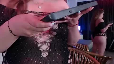 Snapshot of velvett_blonde chatting on July 28, 6:20 pm vale online show from July 28, 6:20 pm