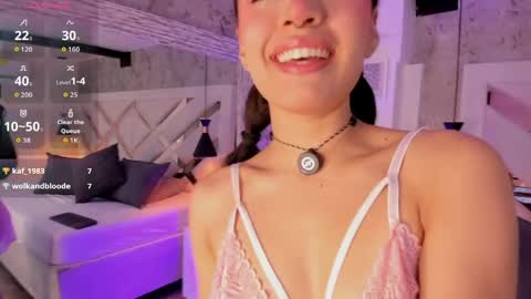 Snapshot of velvett_moon__ chatting on May 5, 3:47 am velvett_moon__ online show from May 5, 3:47 am