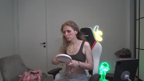 VelvetTGirl online show from March 9, 4:11 pm