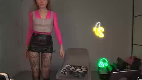 VelvetTGirl online show from March 19, 9:30 pm