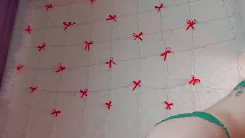 VelvetVine online show from February 21, 9:32 am