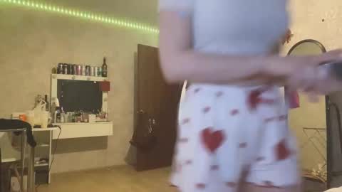 M i l a n a online show from March 4, 12:33 pm