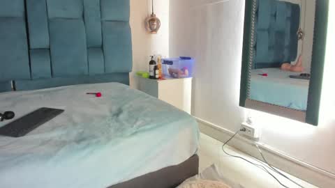 Snapshot of venezolana_caro chatting on May 14, 12:01 pm venezolana_caro online show from May 14, 12:01 pm