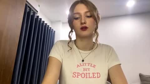 Snapshot of venniebonillas chatting on February 28, 10:49 am Emily online show from February 28, 10:49 am