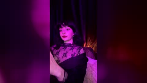 Snapshot of venom_goddess chatting on March 7, 9:56 pm venom_goddess online show from March 7, 9:56 pm