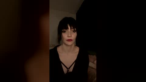 Snapshot of venom_goddess chatting on May 15, 9:33 pm venom_goddess online show from May 15, 9:33 pm