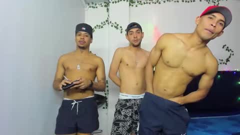 Snapshot of venus_boy2 chatting on November 7, 4:23 am venus_boy2 online show from November 7, 4:23 am