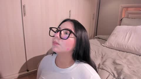 Snapshot of venus_reid chatting on June 5, 6:52 am venus_reid online show from June 5, 6:52 am