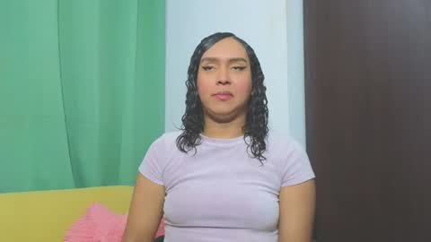 Snapshot of venus_speer chatting on December 3, 10:51 pm Luisa online show from December 3, 10:51 pm