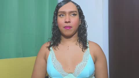 Snapshot of venus_speer chatting on December 6, 11:36 pm Luisa online show from December 6, 11:36 pm