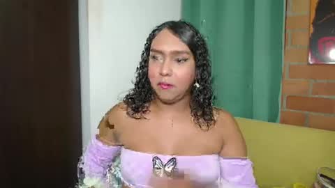 Snapshot of venus_speer chatting on January 23, 3:26 am Luisa online show from January 23, 3:26 am