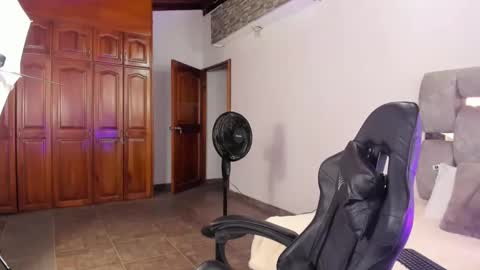 Snapshot of venus_speer chatting on February 8, 1:32 am Luisa online show from February 8, 1:32 am