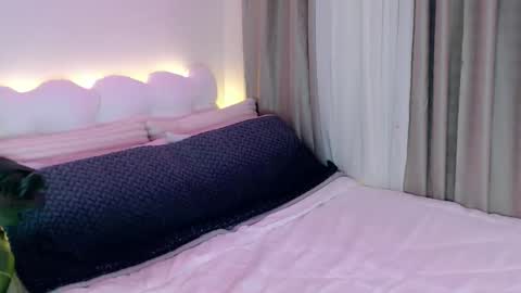 Venus Sunrise Bombshell online show from April 15, 7:58 pm