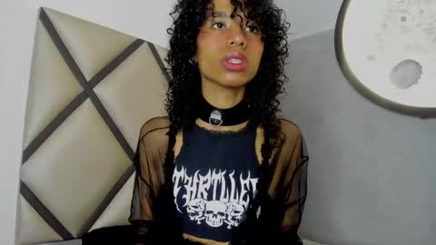 Snapshot of venuss_03 chatting on February 3, 3:26 am venuss_03 online show from February 3, 3:26 am