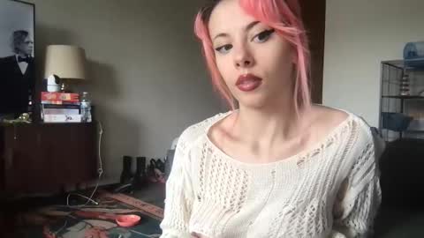 Snapshot of venustheflytrap chatting on June 8, 3:45 pm venustheflytrap online show from June 8, 3:45 pm