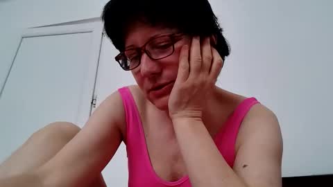 Snapshot of vera_elle chatting on May 12, 6:43 am Vera online show from May 12, 6:43 am