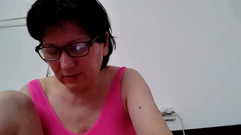 Snapshot of vera_elle chatting on May 13, 12:46 pm Vera online show from May 13, 12:46 pm