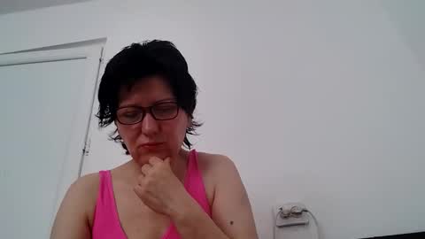 Snapshot of vera_elle chatting on May 24, 6:18 am Vera online show from May 24, 6:18 am