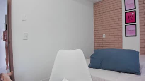 Snapshot of vera_fernandez chatting on February 6, 10:43 pm Vera online show from February 6, 10:43 pm