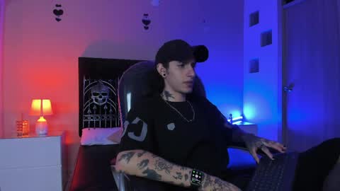 Snapshot of vergil_noir chatting on April 28, 3:22 am vergil_noir online show from April 28, 3:22 am