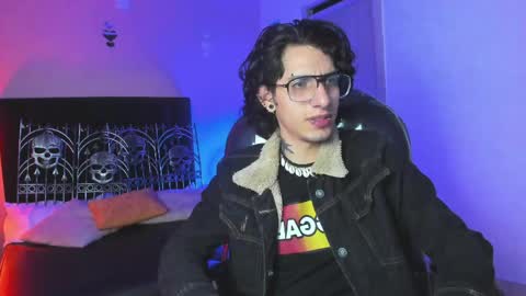 Snapshot of vergil_noir chatting on April 30, 3:46 am vergil_noir online show from April 30, 3:46 am