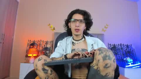 Snapshot of vergil_noir chatting on May 16, 4:53 am vergil_noir online show from May 16, 4:53 am