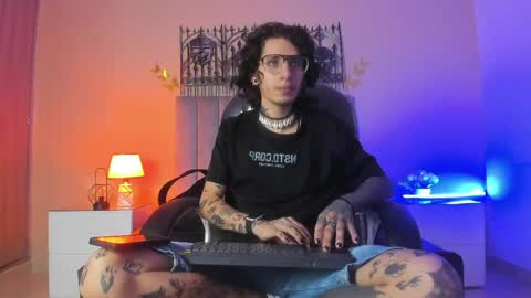 Snapshot of vergil_noir chatting on May 24, 3:44 am vergil_noir online show from May 24, 3:44 am